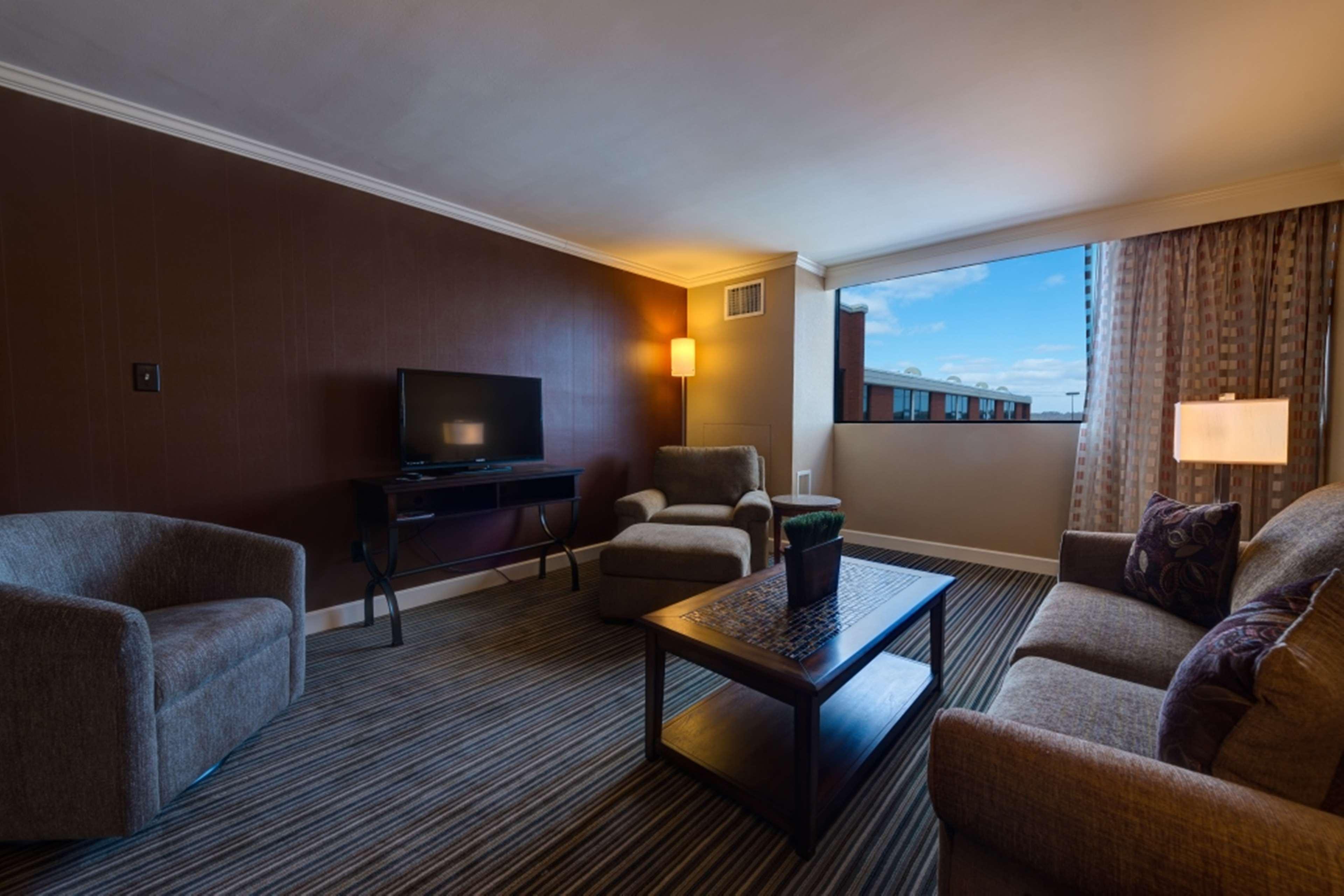 Doubletree By Hilton Akron Fairlawn Exterior foto