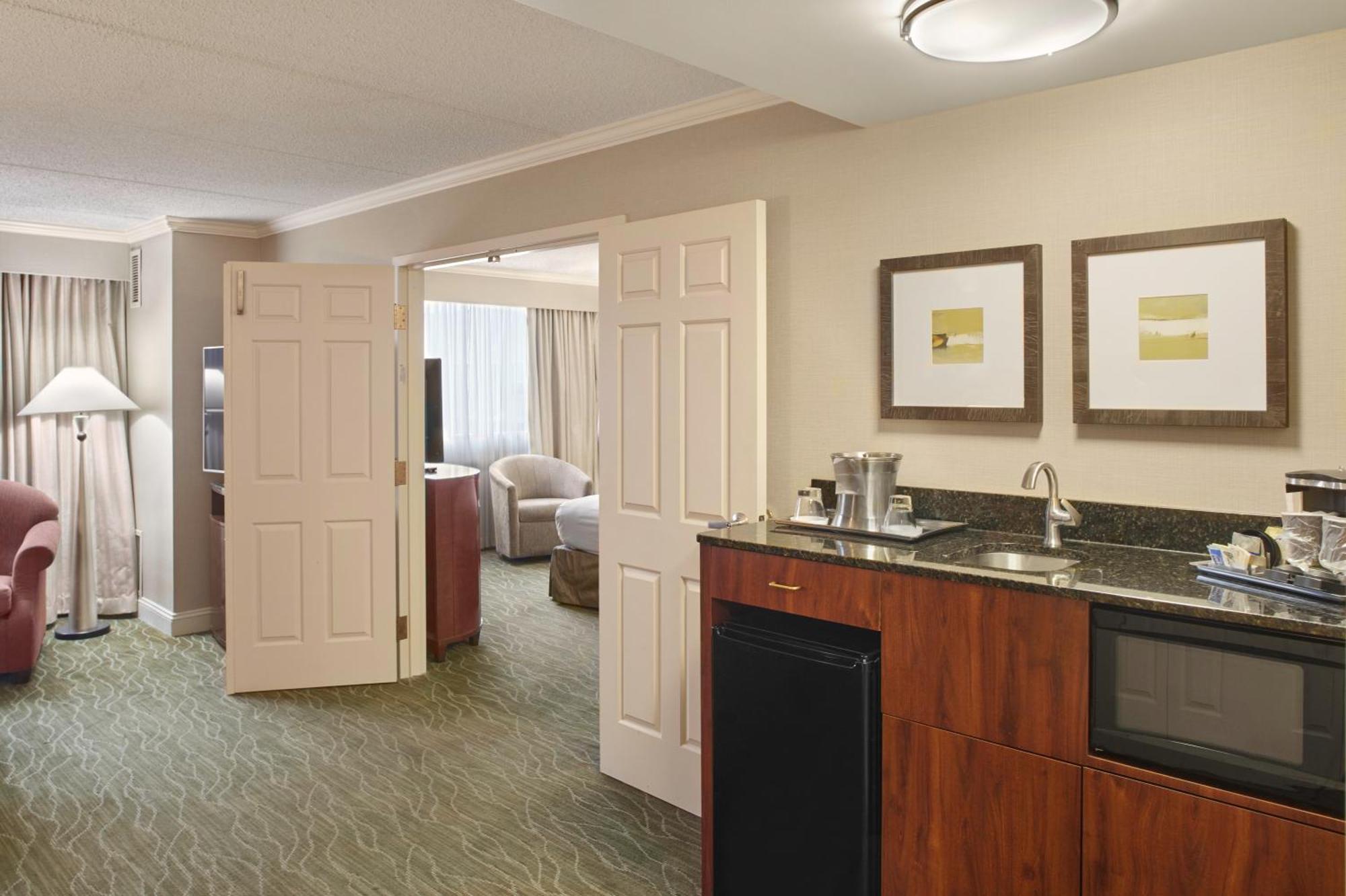 Doubletree By Hilton Akron Fairlawn Exterior foto